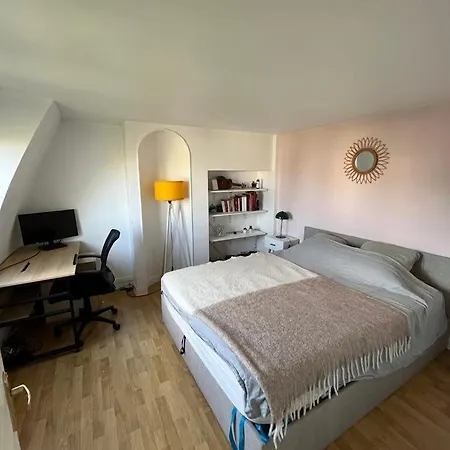 Apartment Large Two-room In Oberkampf
